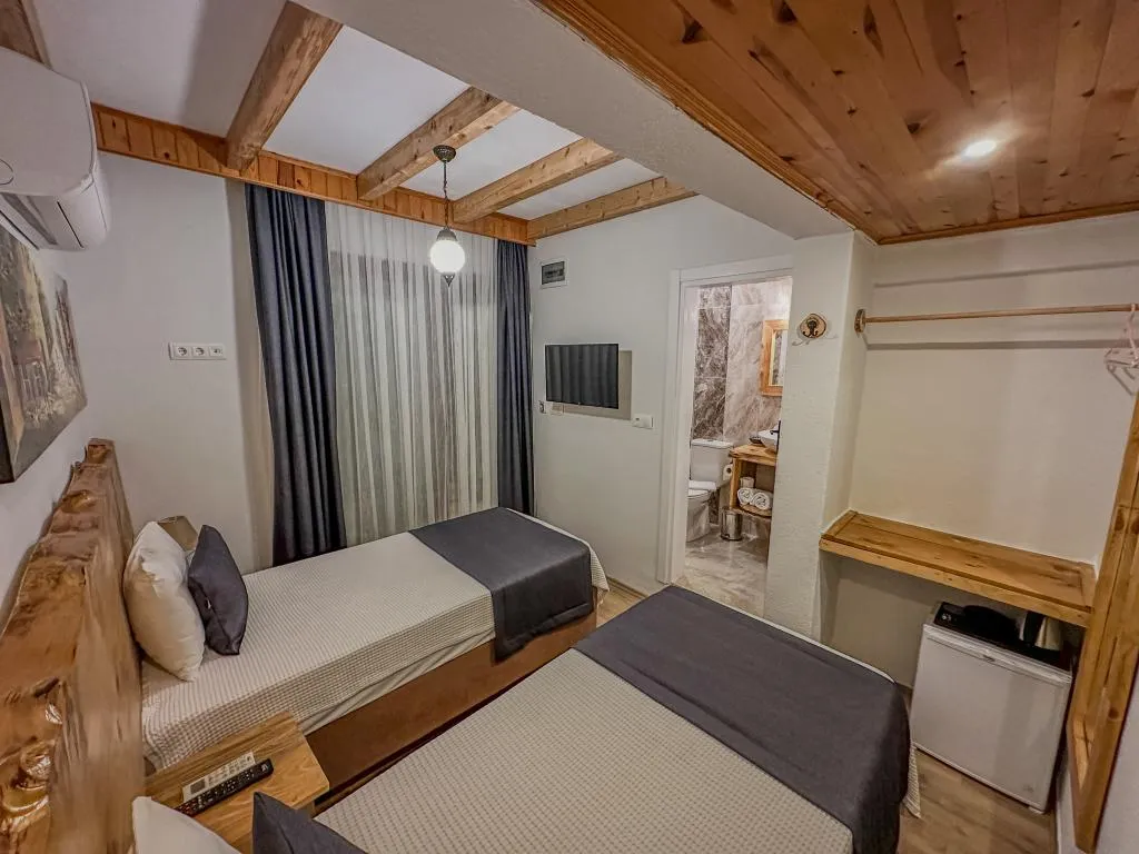 Room TWO DOUBLE BEDS Room, Faralya Misafir Evi, Dalaman