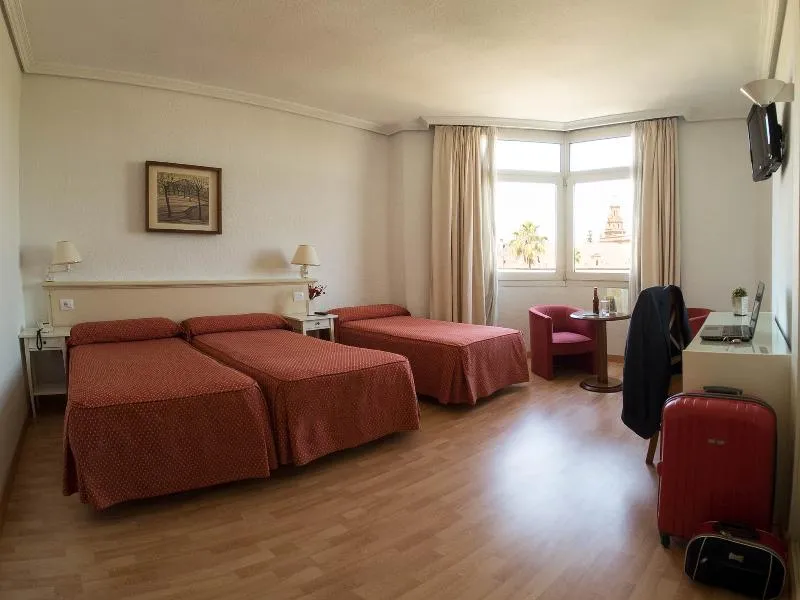 TRIPLE STANDARD Room, Pasarela, Seville