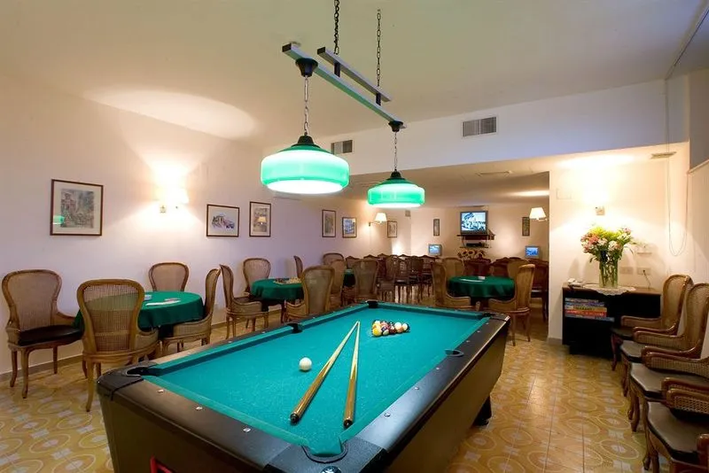 Sports and Entertainment, Caravel, Naples
