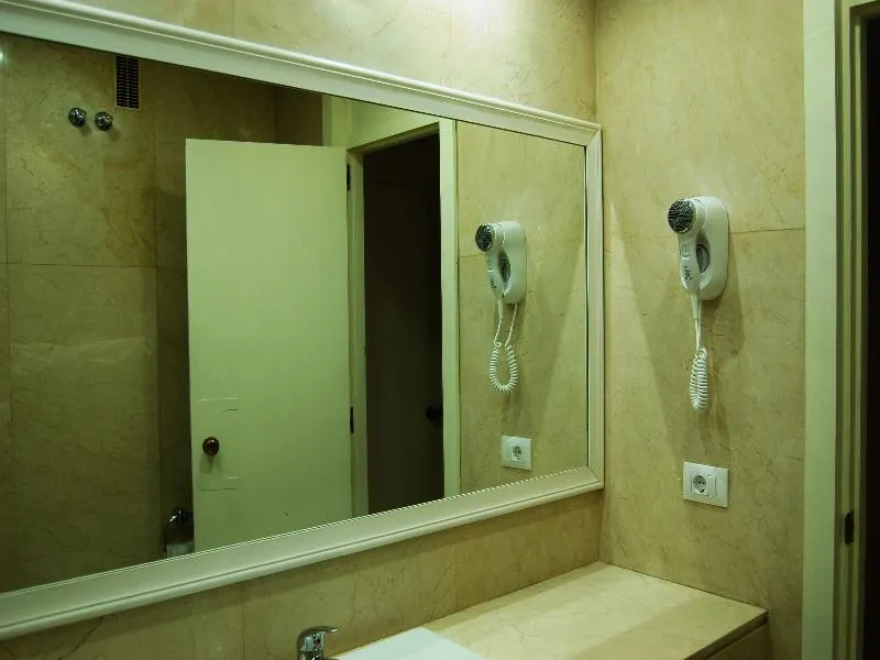 TRIPLE STANDARD Room, Pasarela, Seville