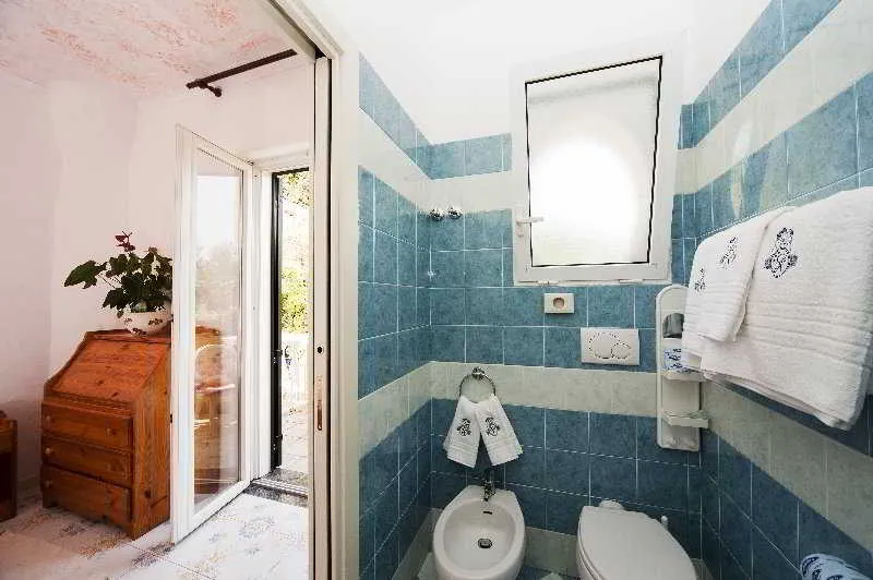 Room, Giardino delle Ninfe e la Fenice, Naples