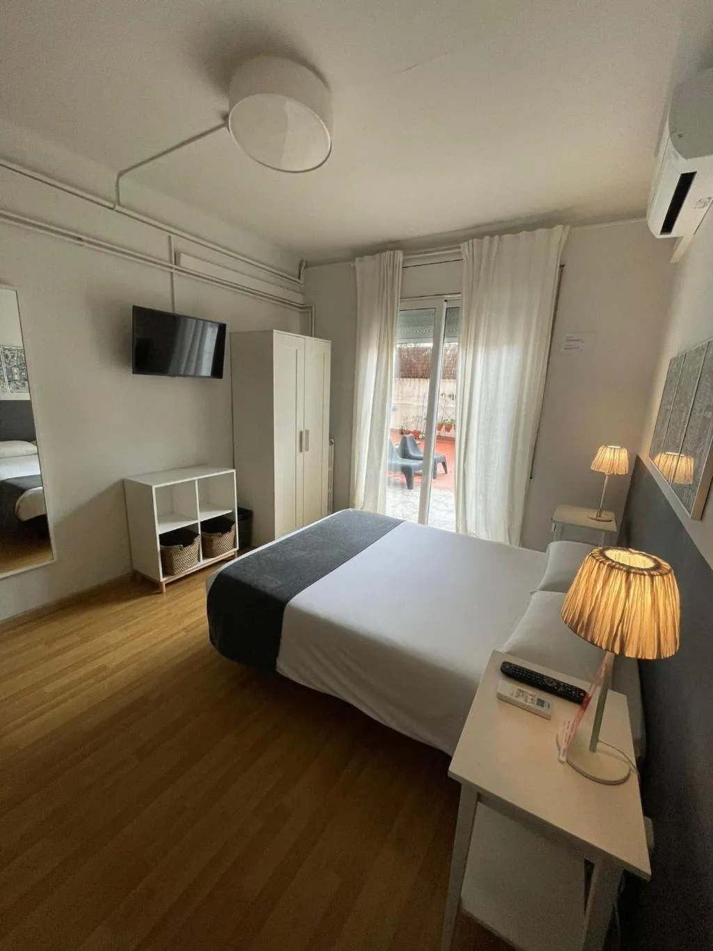 General view, Hostal El Ninot, Barcelona