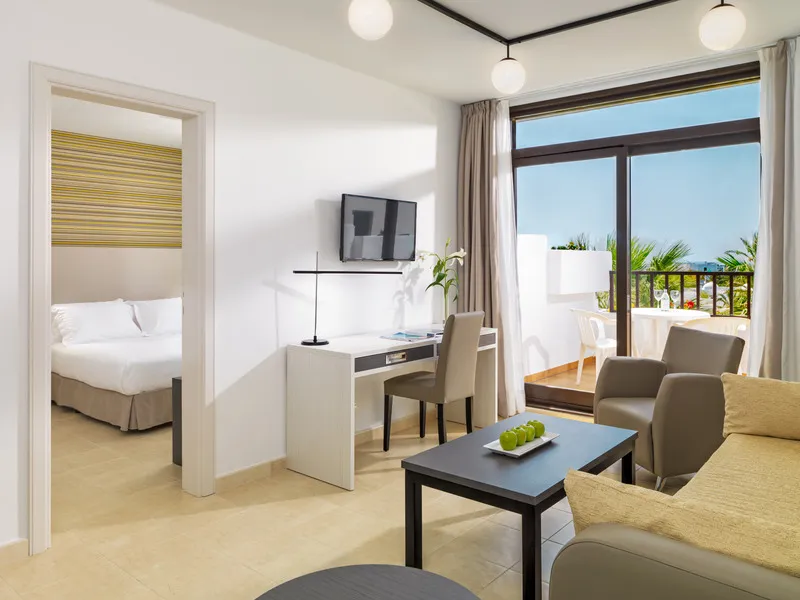 SUITE CAPACITY 4 Room, H10 Suites Lanzarote Gardens, Lanzarote