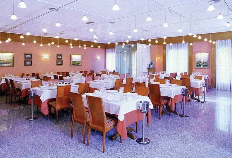 Restaurant, MC Plaza de Santiago, Madrid