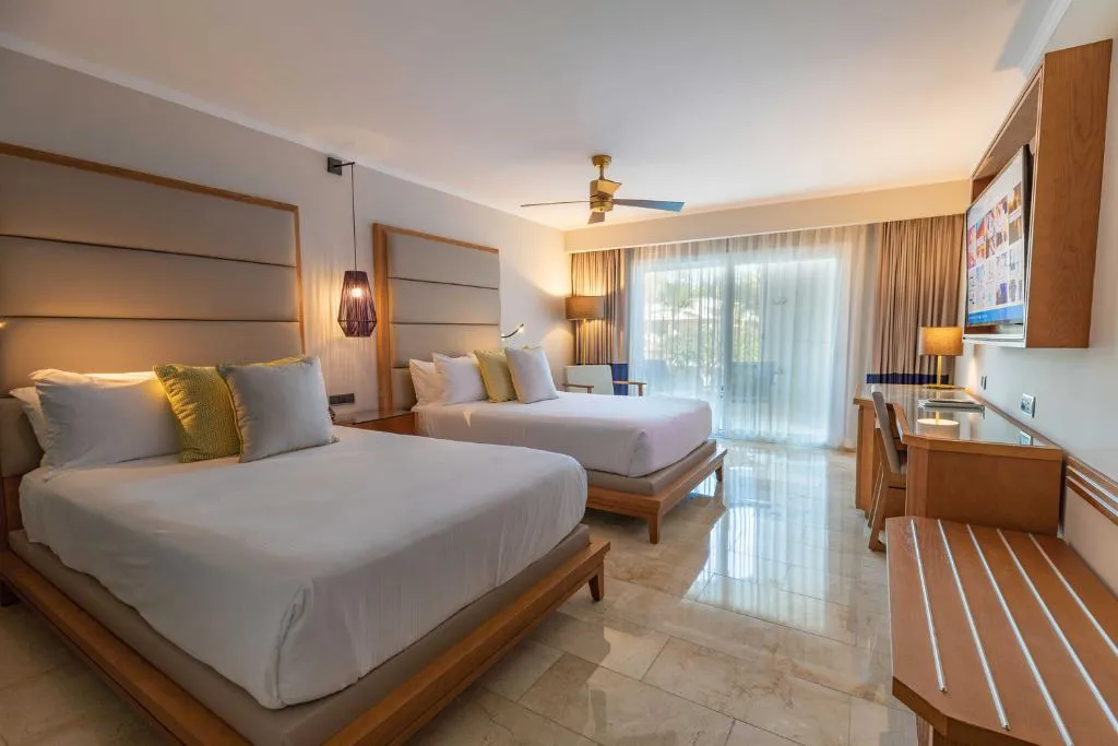 DOUBLE DELUXE BEACH FRONT Room, Grand Palladium Palace Resort Spa & Casino All Inc, Dominican Republic