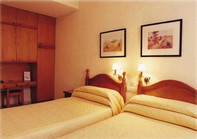 Room, Zaymar, Valencia