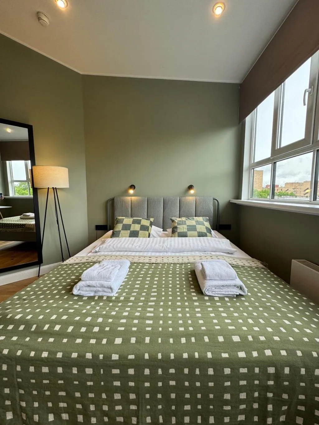 DOUBLE DELUXE QUEEN BED Room, Avitar, Riga