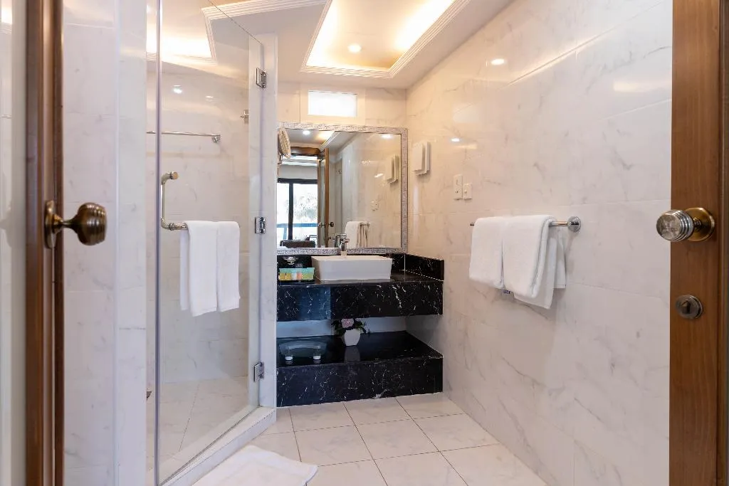 DOUBLE DELUXE POOL VIEW Room, Palma Beach Resort & Spa, Dubai