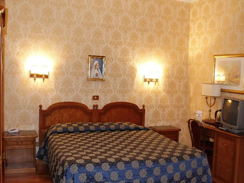 Double or Twin STANDARD Room, Pace Helvezia, Rome