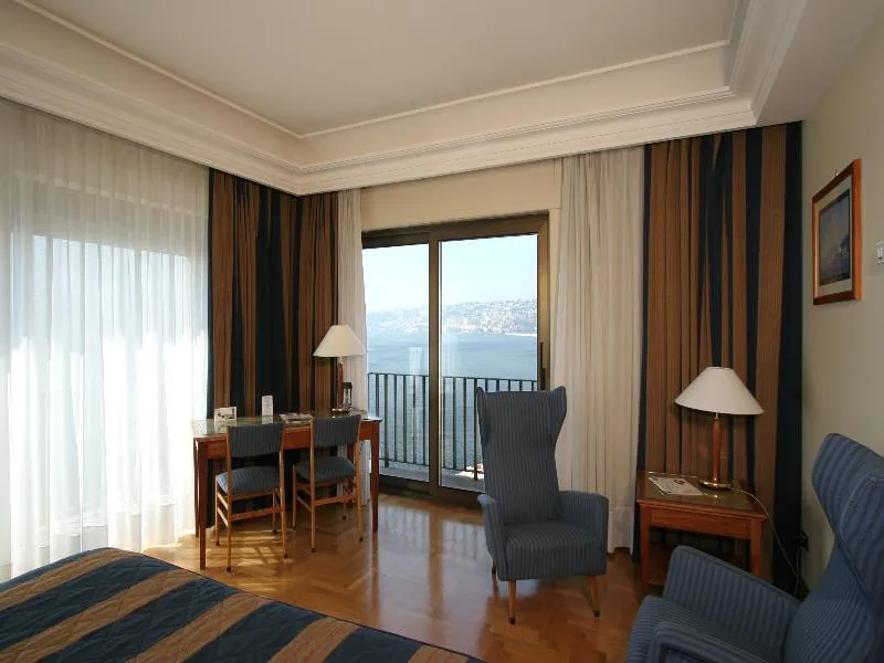 Double or Twin STANDARD Room, Royal Continental, Naples