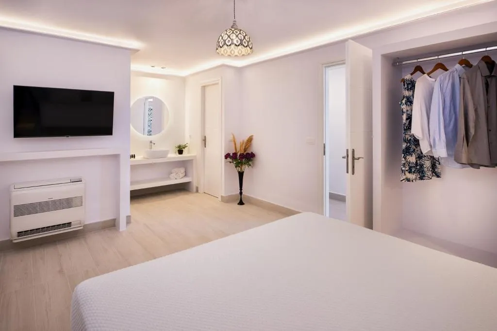 SUITE TWO BEDROOMS Room, Palm Island Suites, Santorini