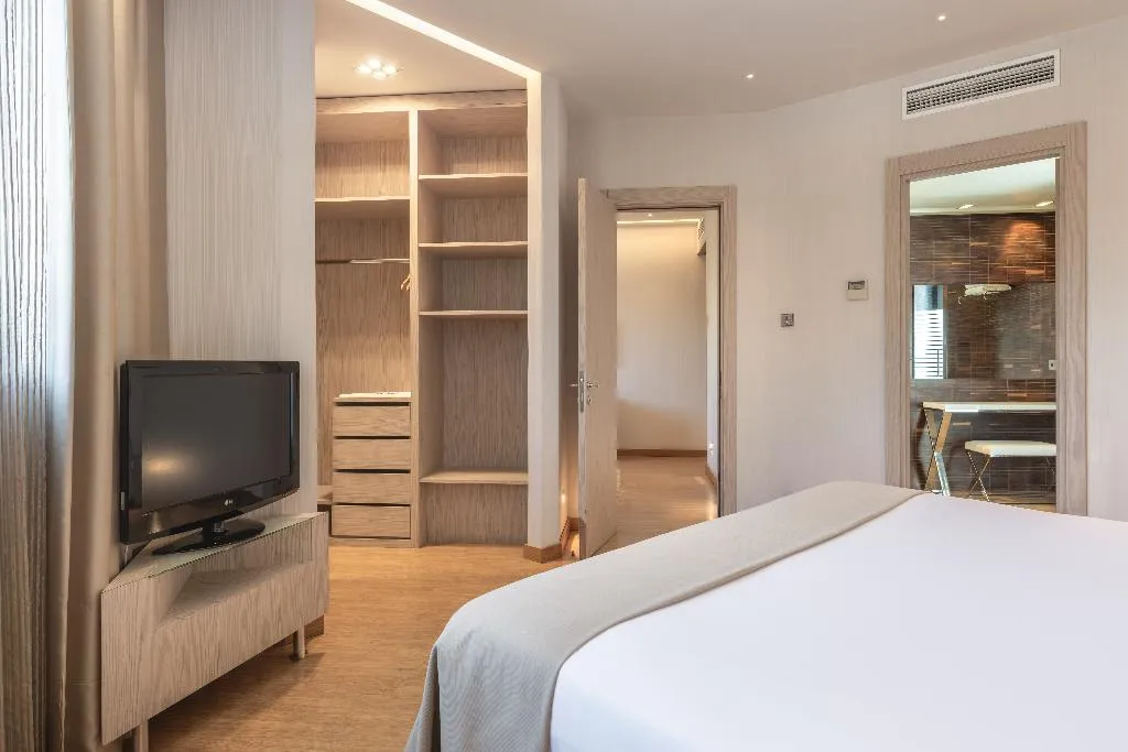 Room, Santos Maydrit Airport, Madrid