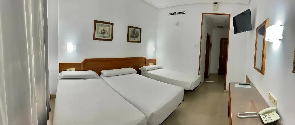 TRIPLE STANDARD Room, Hotel Humanes, Madrid