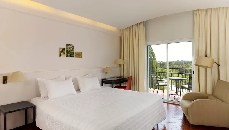 SINGLE POOL VIEW Room, Penina Hotel & Golf - Portimao, Algarve