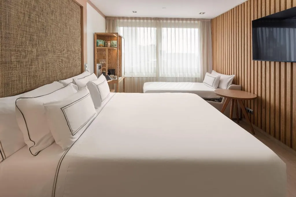 Double or Twin DELUXE Room, Melia Madrid Princesa, Madrid