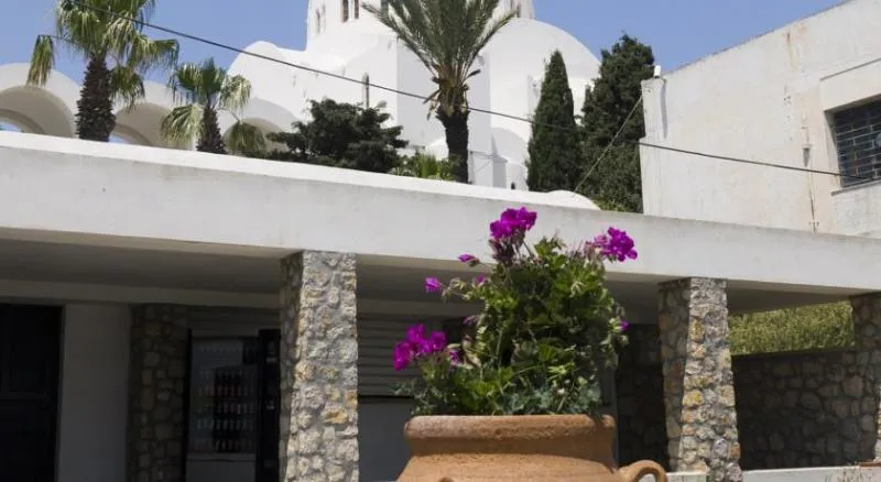 General view, King Thiras, Santorini