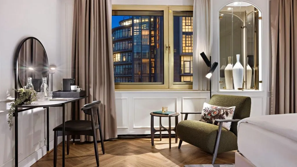 SUITE KING SIZE BED Room, Vignette Collection Bristol Berlin, Berlin