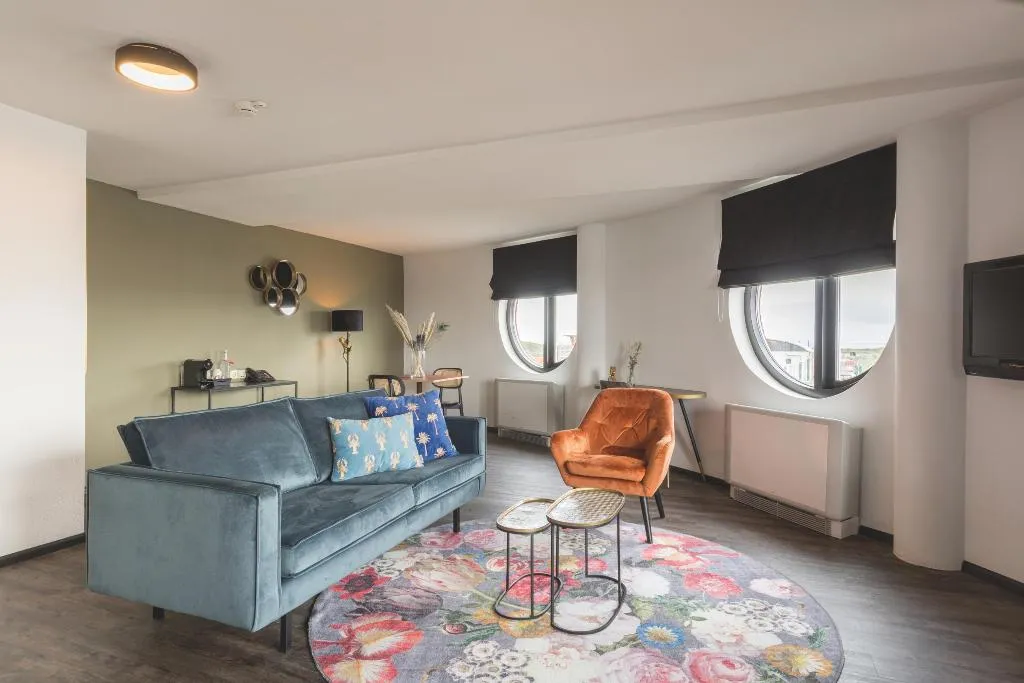 SUITE KING SIZE BED Room, Leonardo Hotel IJmuiden Seaport Beach, Amsterdam