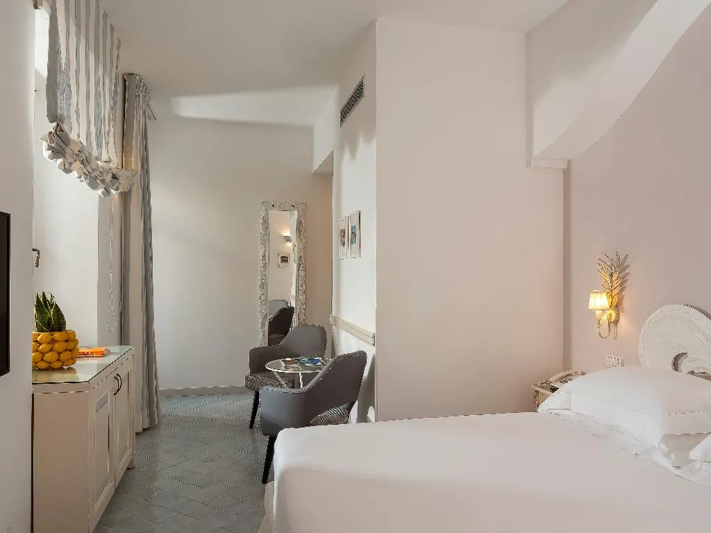 DOUBLE SUPERIOR WITH TERRACE Room, Casa Mariantonia, Naples