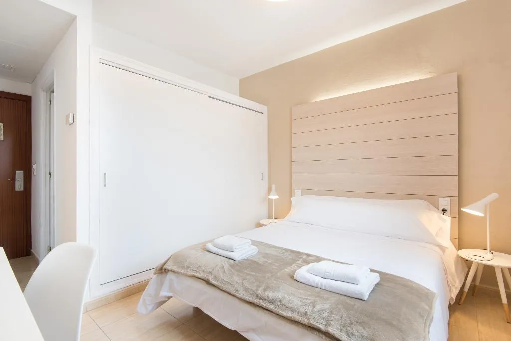 Double or Twin SUPERIOR Room, Hostal JUME - URBAN ROOMS, Menorca