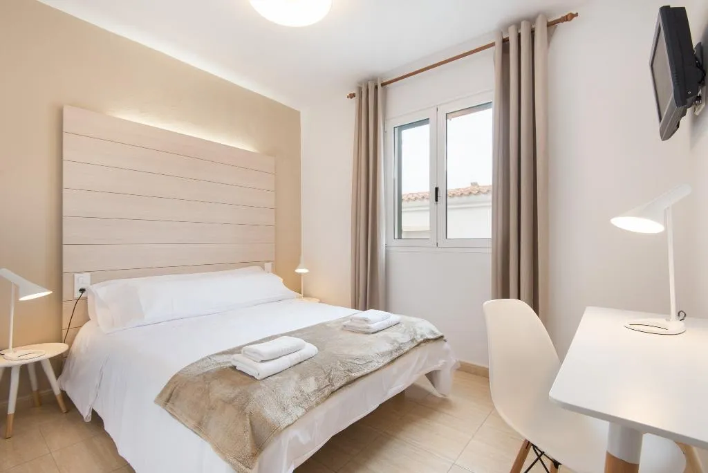 Double or Twin SUPERIOR Room, Hostal JUME - URBAN ROOMS, Menorca