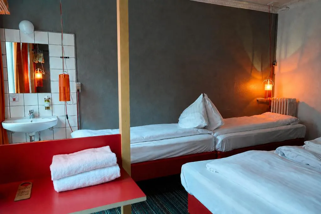QUADRUPLE WITH SHARED BATHROOM Room, Annex Copenhagen, Copenhagen