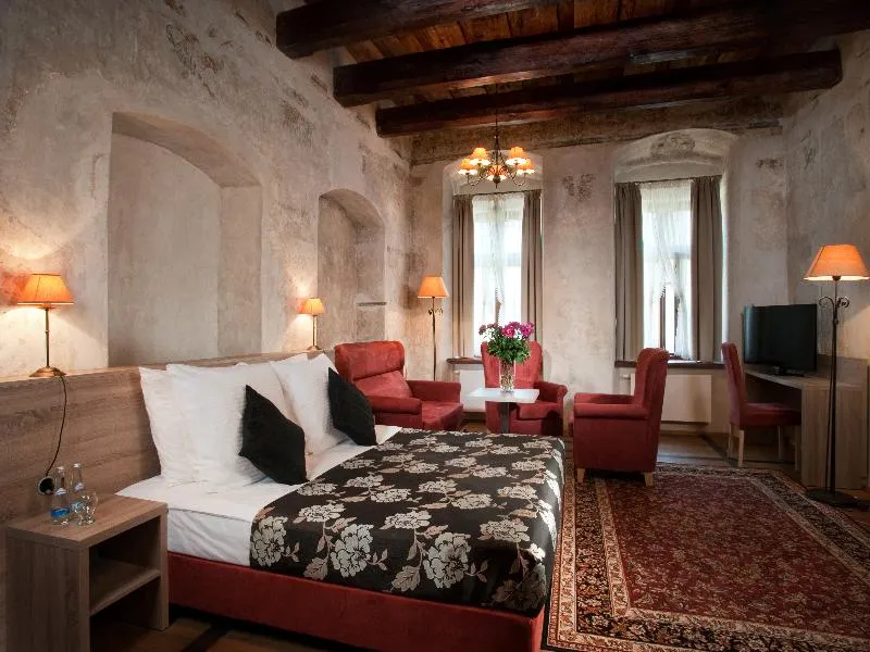 SUITE DELUXE Room, Hotel Santi, Krakow