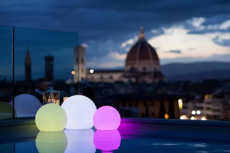Pool, Plaza Lucchesi, Florence