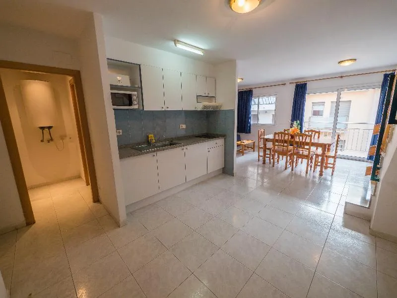 APARTMENT CAPACITY 6 TWO BEDROOMS Room, Apartaments AR Nautic, Costa Brava
