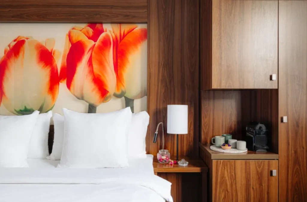 DOUBLE SUPERIOR Room, Leonardo Eden Hotel Amsterdam City Center, Amsterdam