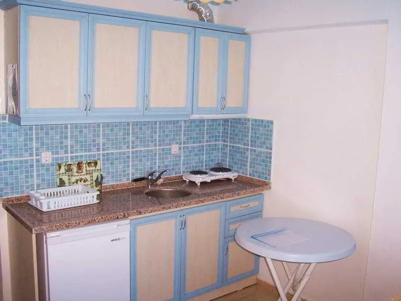 Room, Oren Hill, Dalaman