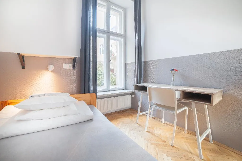 SINGLE WITH SHARED BATHROOM Room, Dizzy Daisy Hostel, Krakow