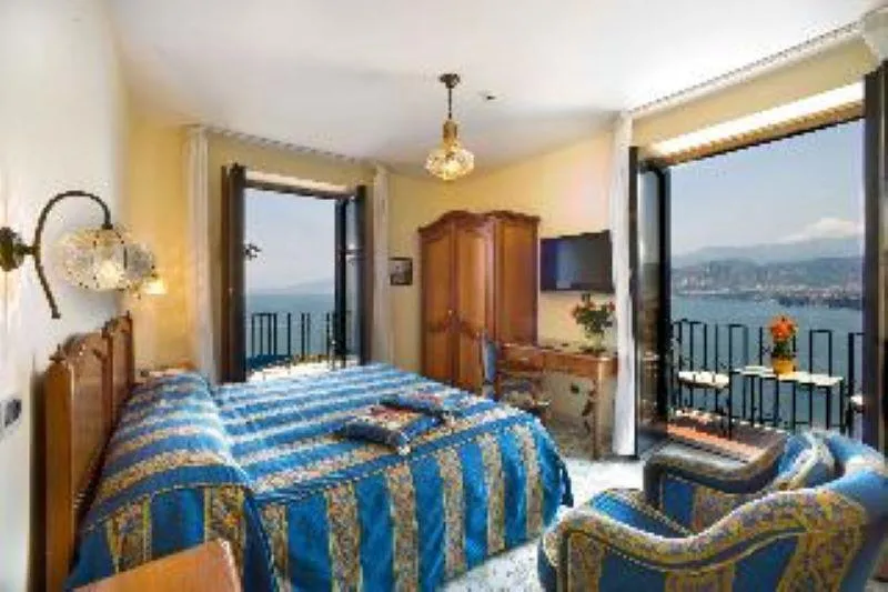 Double or Twin DELUXE SEA VIEW Room, La Tonnarella, Naples