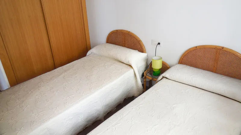 APARTMENT CAPACITY 6 TWO BEDROOMS Room, Apartamentos Font Nova 3000, Valencia