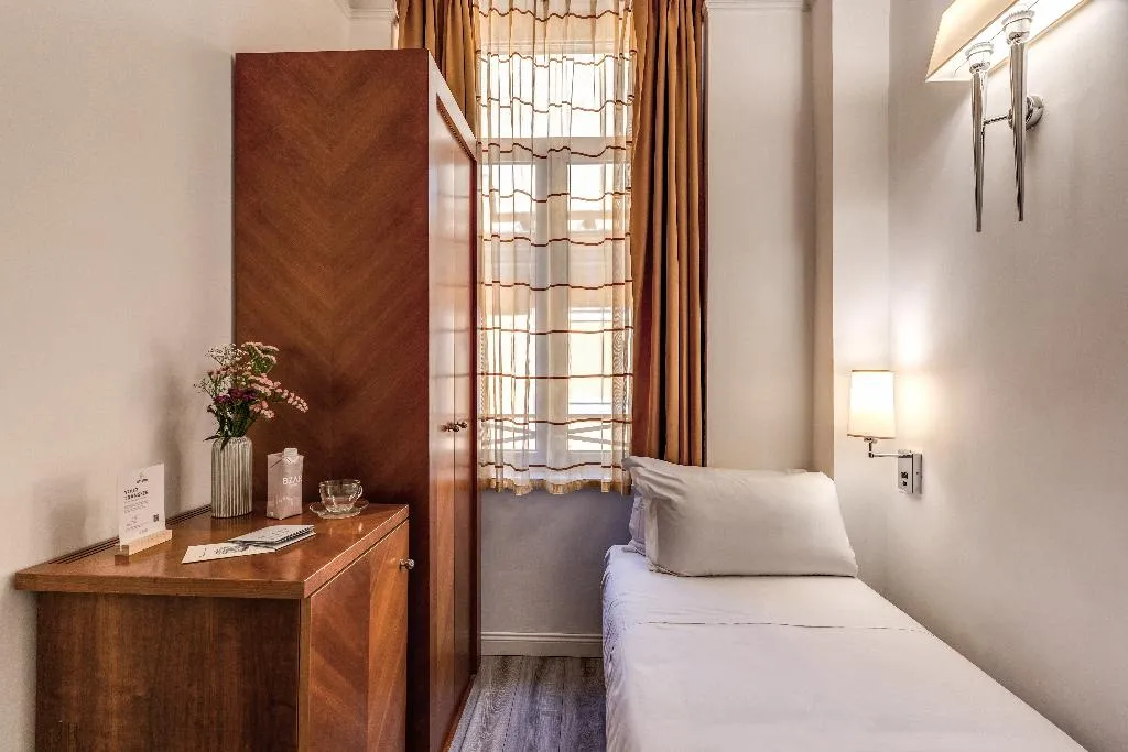 SINGLE ANNEX Room, Sonya, Rome