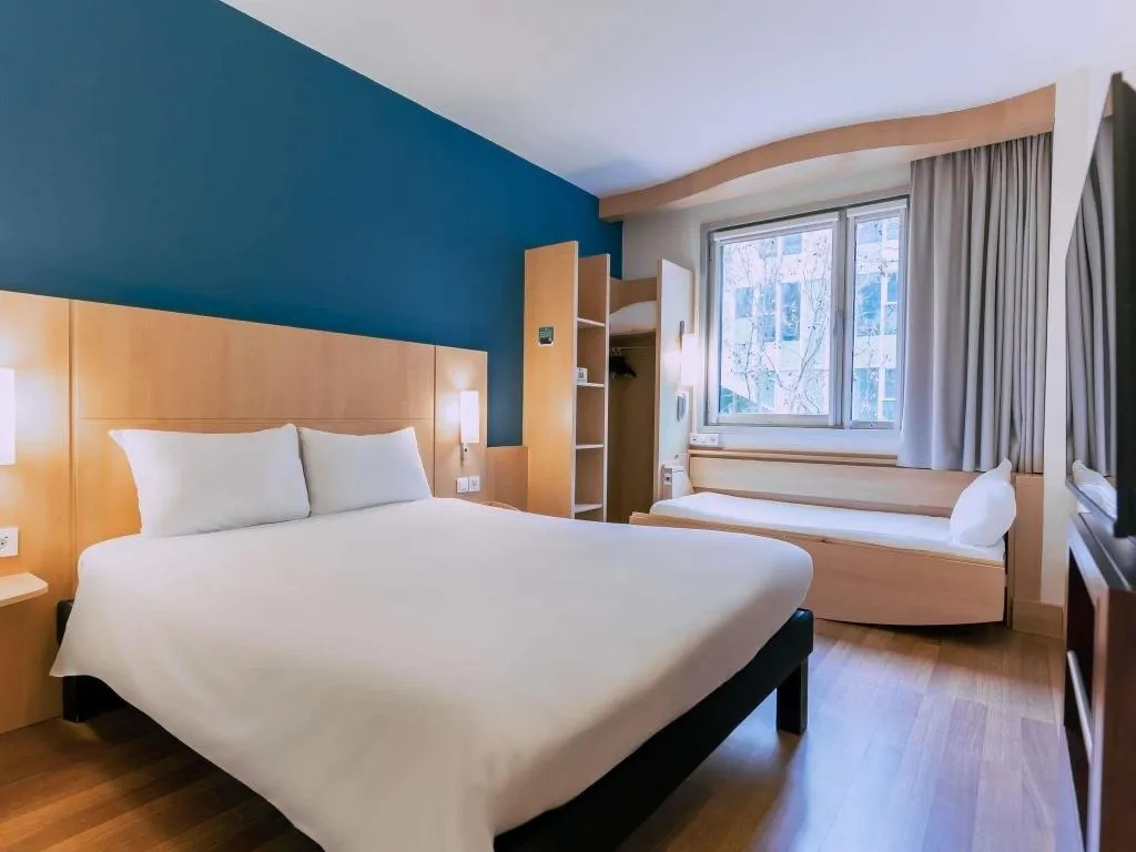 DOUBLE WITH DOUBLE BED Room, Ibis Barcelona Pza Glories 22, Barcelona
