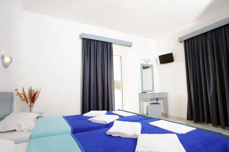 Room, Georgina, Crete