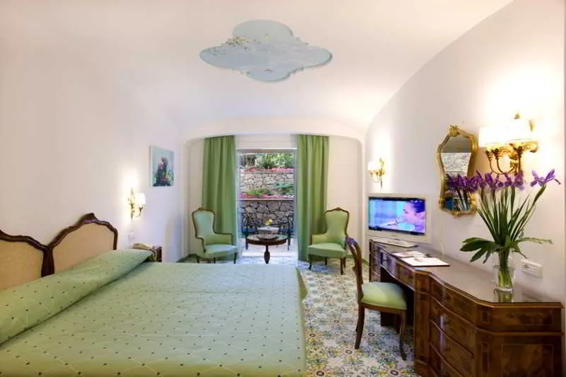 Room, Grand Hotel la Favorita, Naples