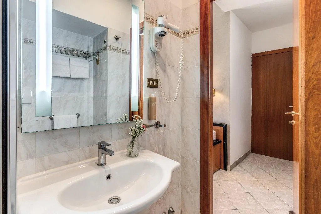 DOUBLE STANDARD Room, Sonya, Rome