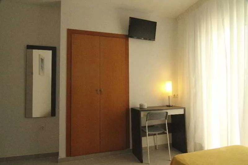 Room, Tahiti, Costa Dorada