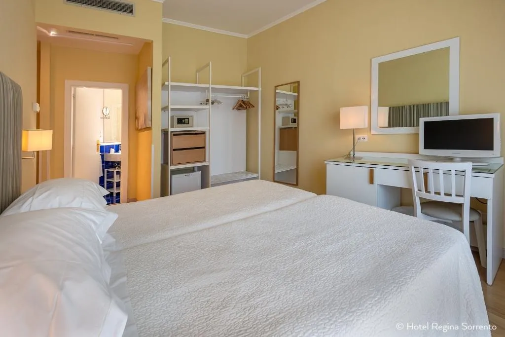DOUBLE GARDEN VIEW Room, Hotel Regina Sorrento, Naples