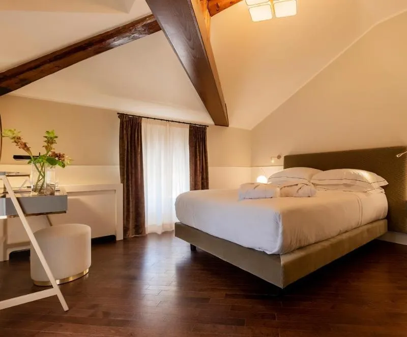 DOUBLE DELUXE Room, Villa Soligo - Small Luxury Hotels of the World, Venice