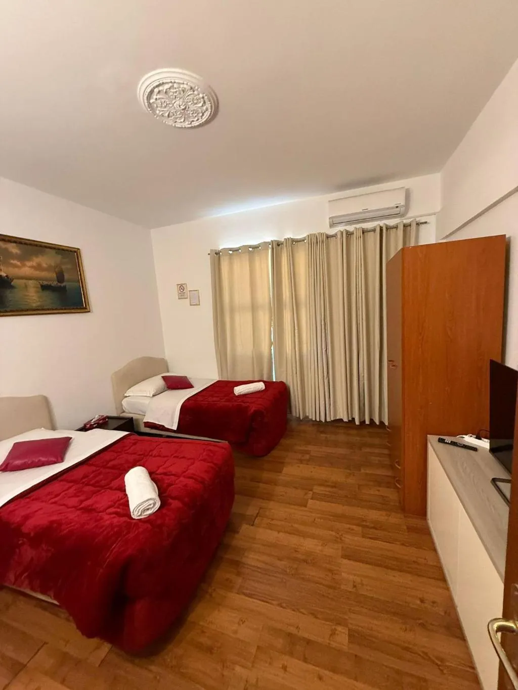 Double or Twin DELUXE TWO BEDS Room, Two Ducks Hostel, Naples