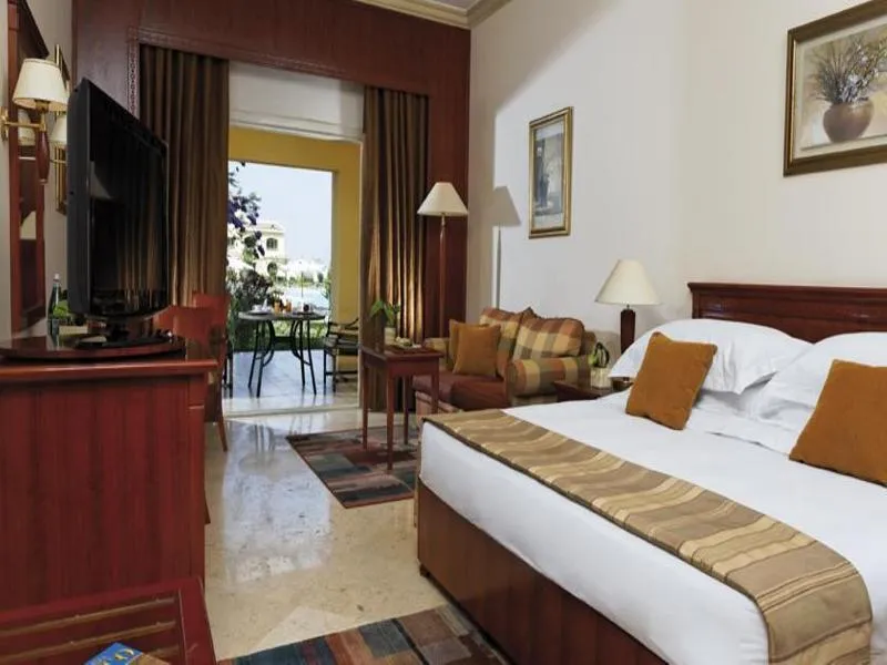 DOUBLE CLASSIC Room, Movenpick Cairo Media City, Cairo