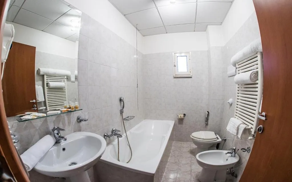 TRIPLE STANDARD Room, GH Hotel & Restaurant, Palermo