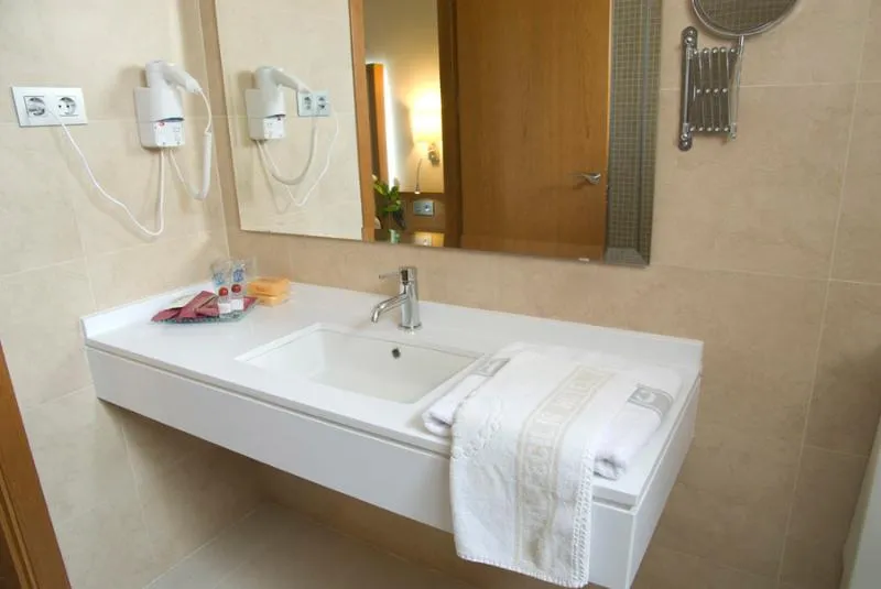 DOUBLE SINGLE USE STANDARD Room, Santa Cecilia, Madrid