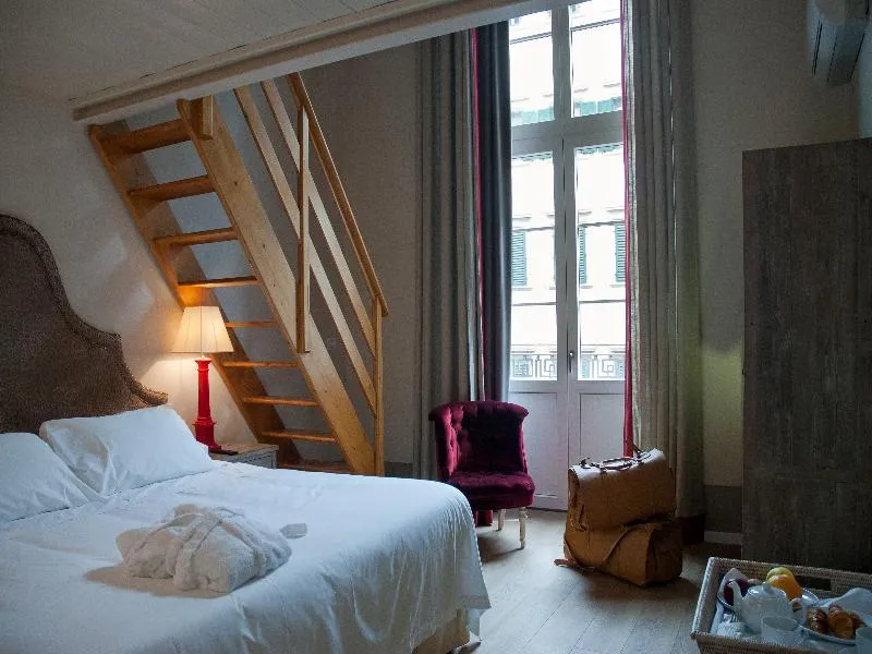 QUADRUPLE CITY VIEW Room, Black 5 Florence Suite, Florence