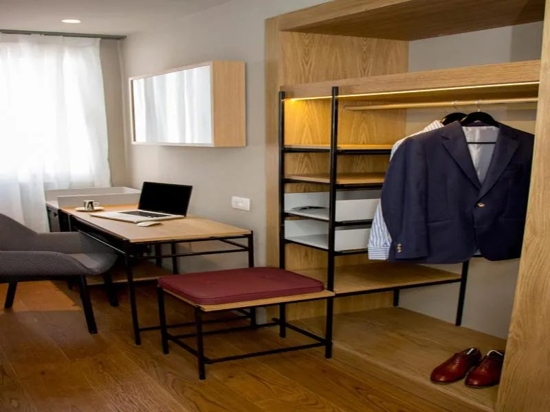 Room, One Shot Colon 46, Valencia