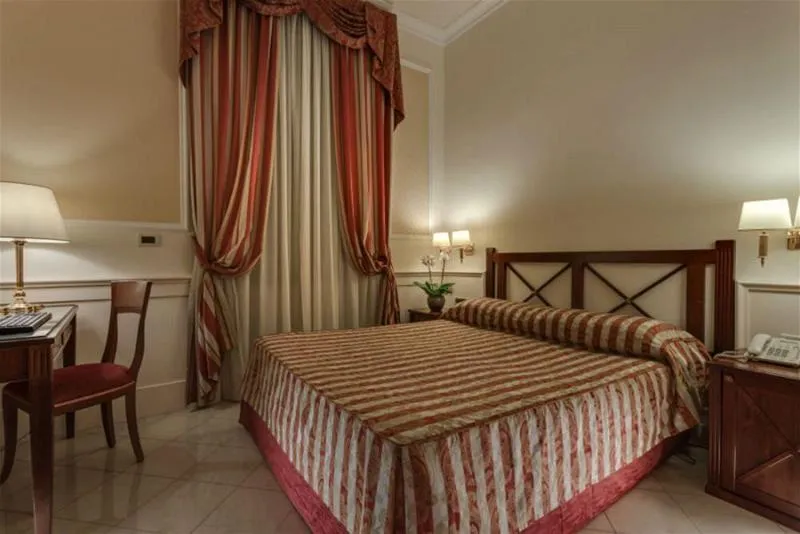 DOUBLE DELUXE Room, Palazzo Cardinal Cesi, Rome