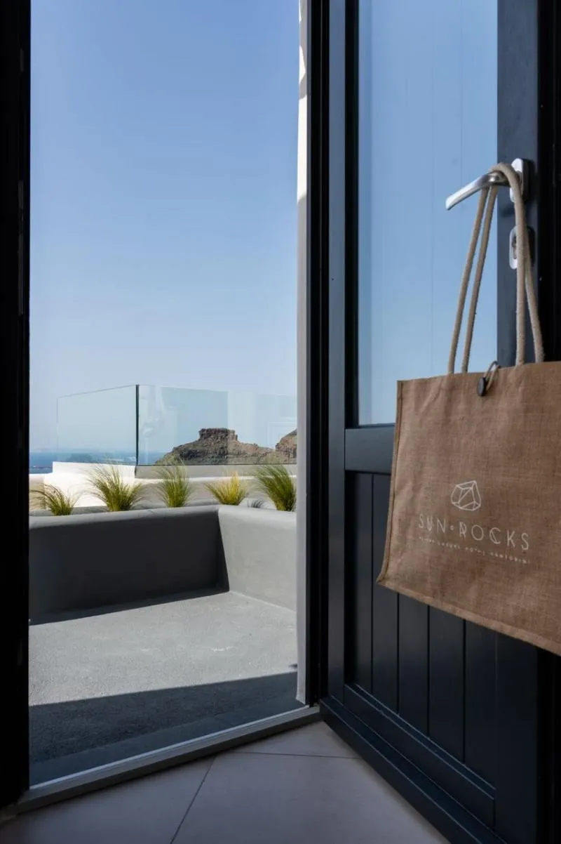 SUITE STANDARD Room, Sun Rocks Boutique Hotel | Caldera View Suites, Santorini